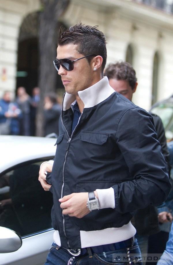 Ông hoàng thời trang sân cỏ Cristiano Ronaldo 11