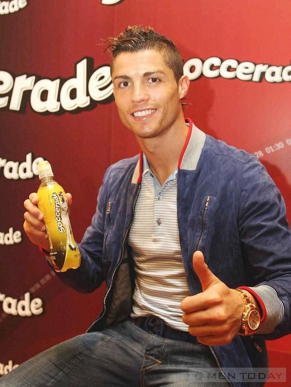 Ông hoàng thời trang sân cỏ Cristiano Ronaldo 16