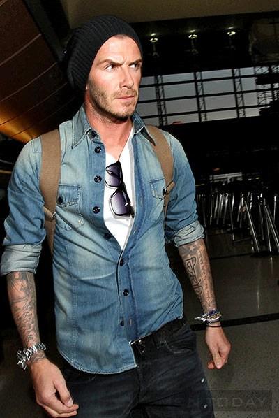 Sporting his signature beanie hat, Beckham works double denim – but he definitely gets away with it. A simple outfit, with well chosen accessories to complete the look.