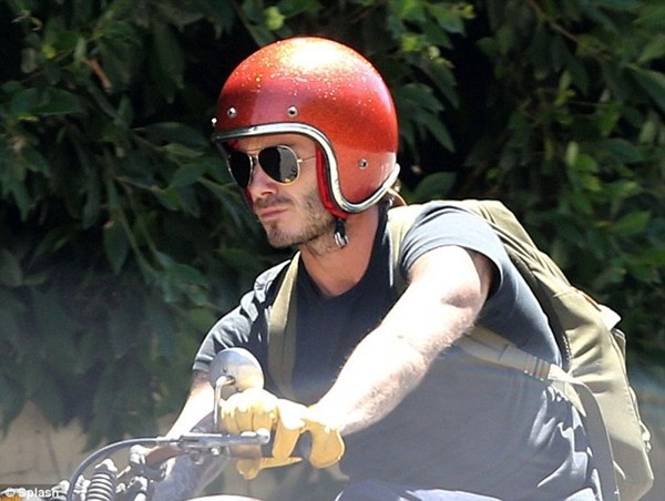 Beckham và gu thời trang "cực chất" trên xe phân khối lớn 03