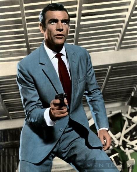 Học cánh phối cravat lịch lãm như James Bond