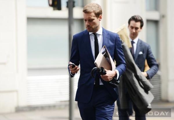 Suit xanh navy: Lựa chọn tuyệt vời cho các quý ông